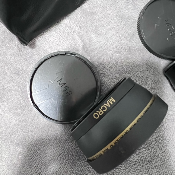 Canon Camera and a full kit with a bag and two additional lenses - Picture 9 of 10